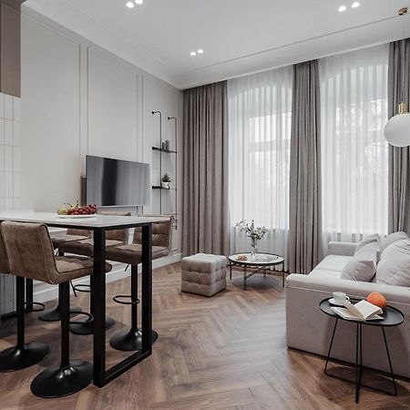 New! Luxury Apartment In The Center Of Odessa Overlooking Deribasovskaya Str. Low Price! Bagian luar foto