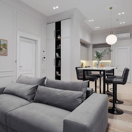 New! Luxury Apartment In The Center Of Odessa Overlooking Deribasovskaya Str. Low Price! Bagian luar foto