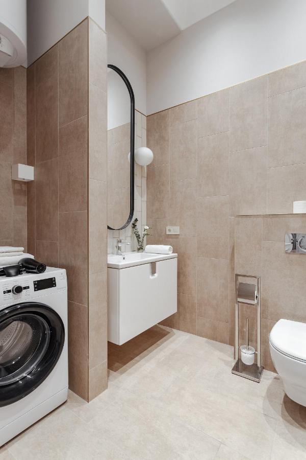 New! Luxury Apartment In The Center Of Odessa Overlooking Deribasovskaya Str. Low Price! Bagian luar foto