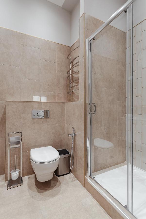 New! Luxury Apartment In The Center Of Odessa Overlooking Deribasovskaya Str. Low Price! Bagian luar foto