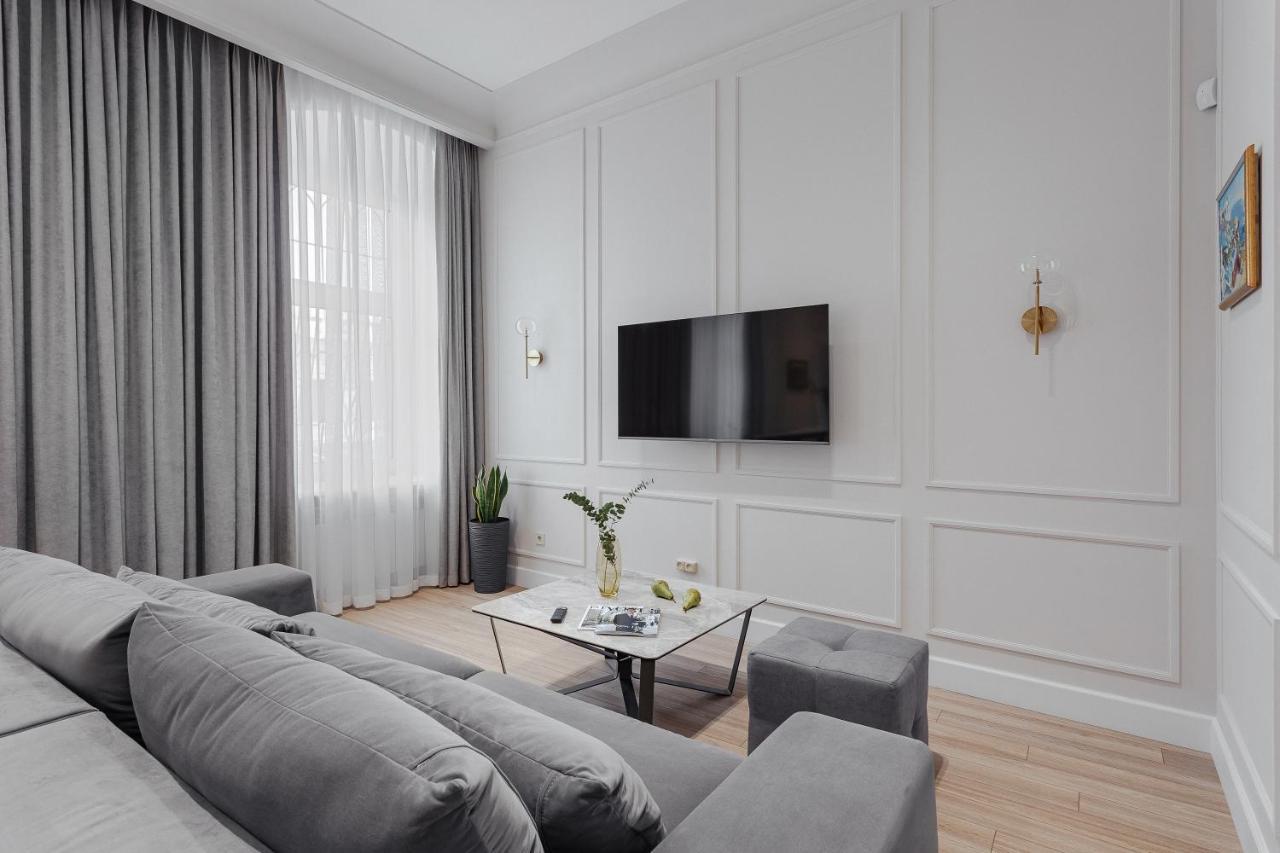 New! Luxury Apartment In The Center Of Odessa Overlooking Deribasovskaya Str. Low Price! Bagian luar foto
