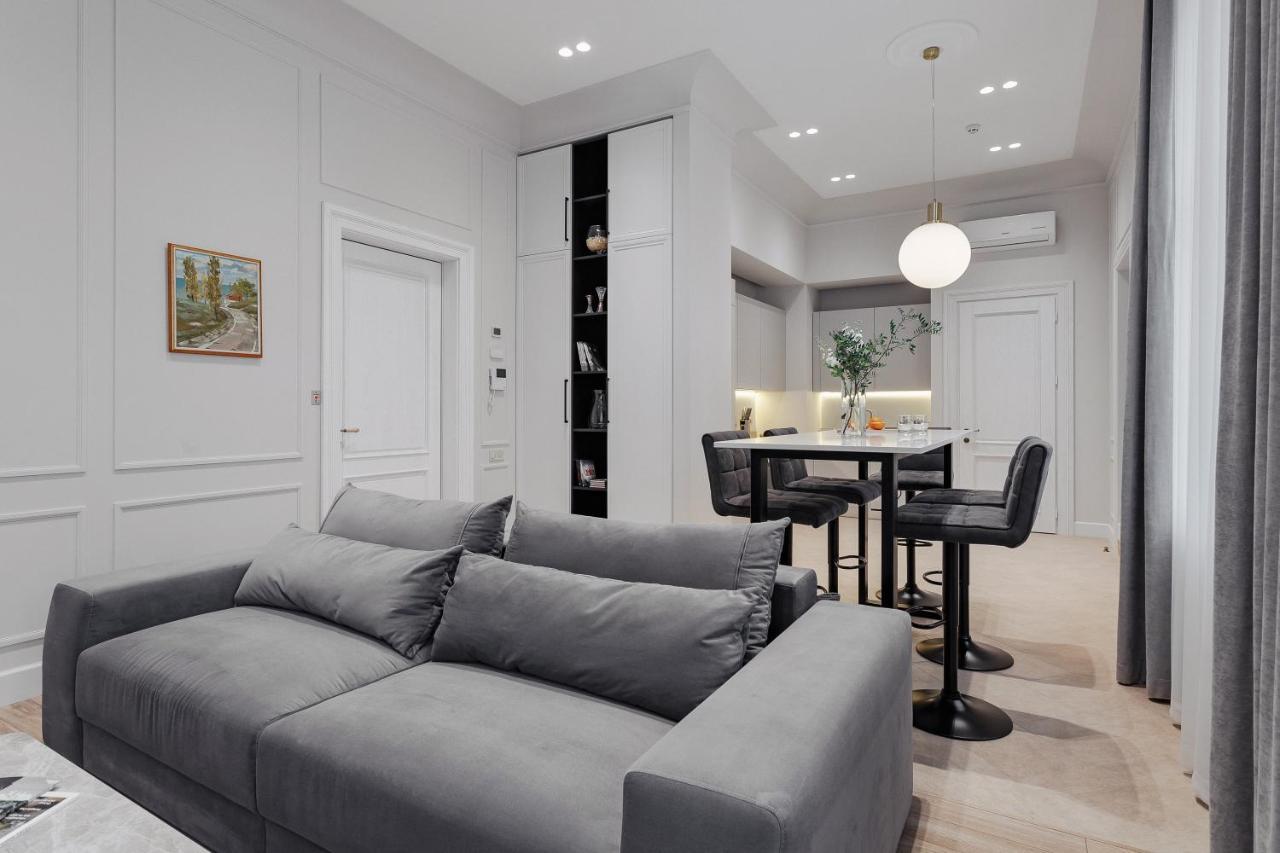 New! Luxury Apartment In The Center Of Odessa Overlooking Deribasovskaya Str. Low Price! Bagian luar foto