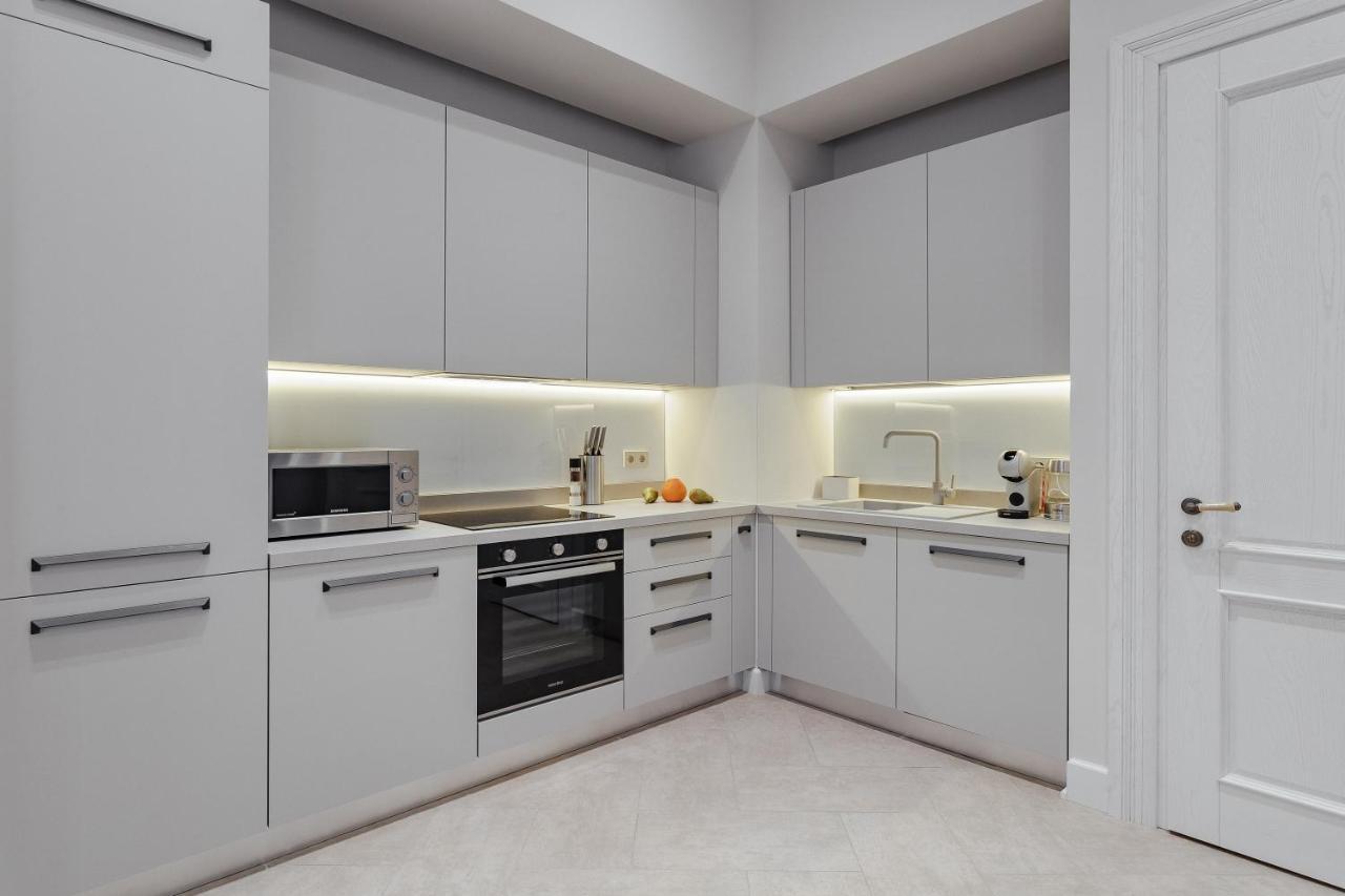 New! Luxury Apartment In The Center Of Odessa Overlooking Deribasovskaya Str. Low Price! Bagian luar foto