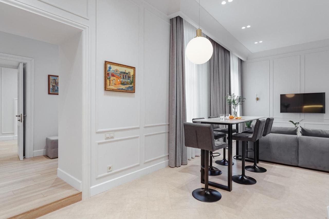 New! Luxury Apartment In The Center Of Odessa Overlooking Deribasovskaya Str. Low Price! Bagian luar foto