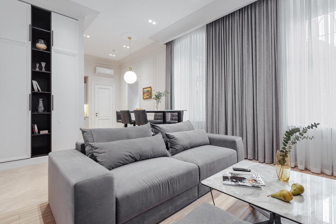 New! Luxury Apartment In The Center Of Odessa Overlooking Deribasovskaya Str. Low Price! Bagian luar foto