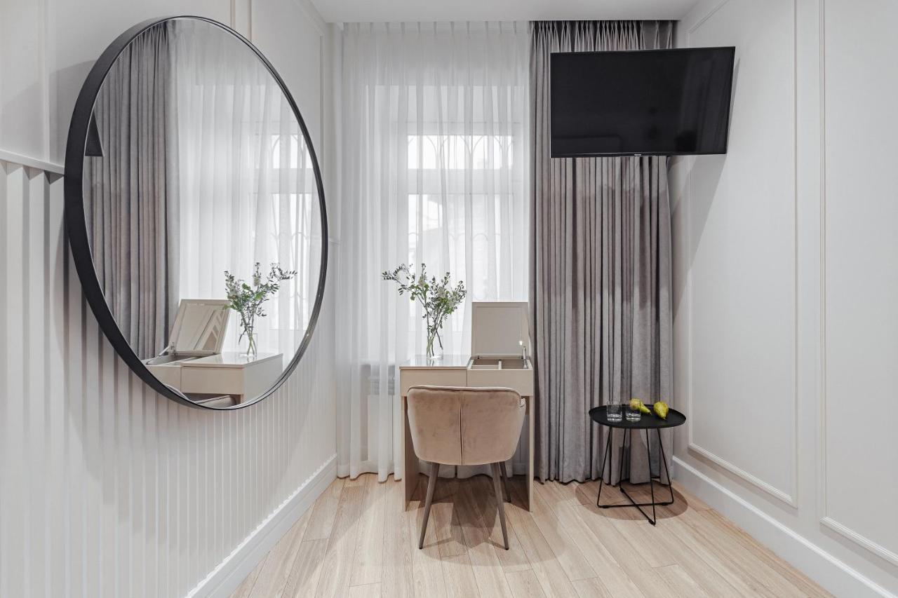 New! Luxury Apartment In The Center Of Odessa Overlooking Deribasovskaya Str. Low Price! Bagian luar foto