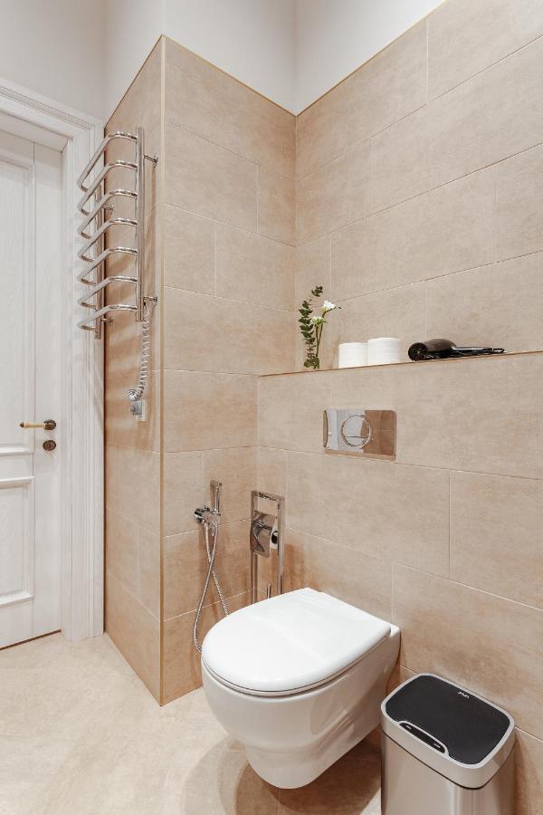 New! Luxury Apartment In The Center Of Odessa Overlooking Deribasovskaya Str. Low Price! Bagian luar foto