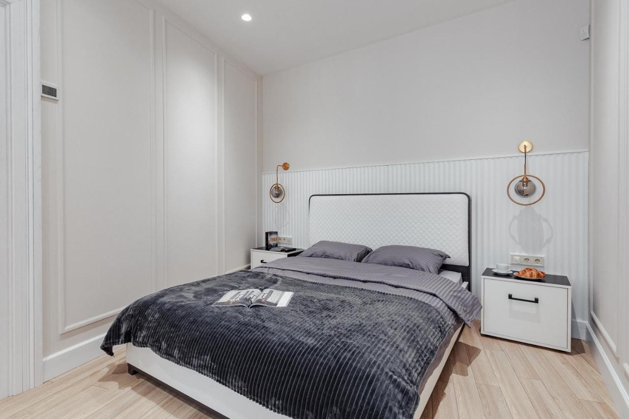 New! Luxury Apartment In The Center Of Odessa Overlooking Deribasovskaya Str. Low Price! Bagian luar foto