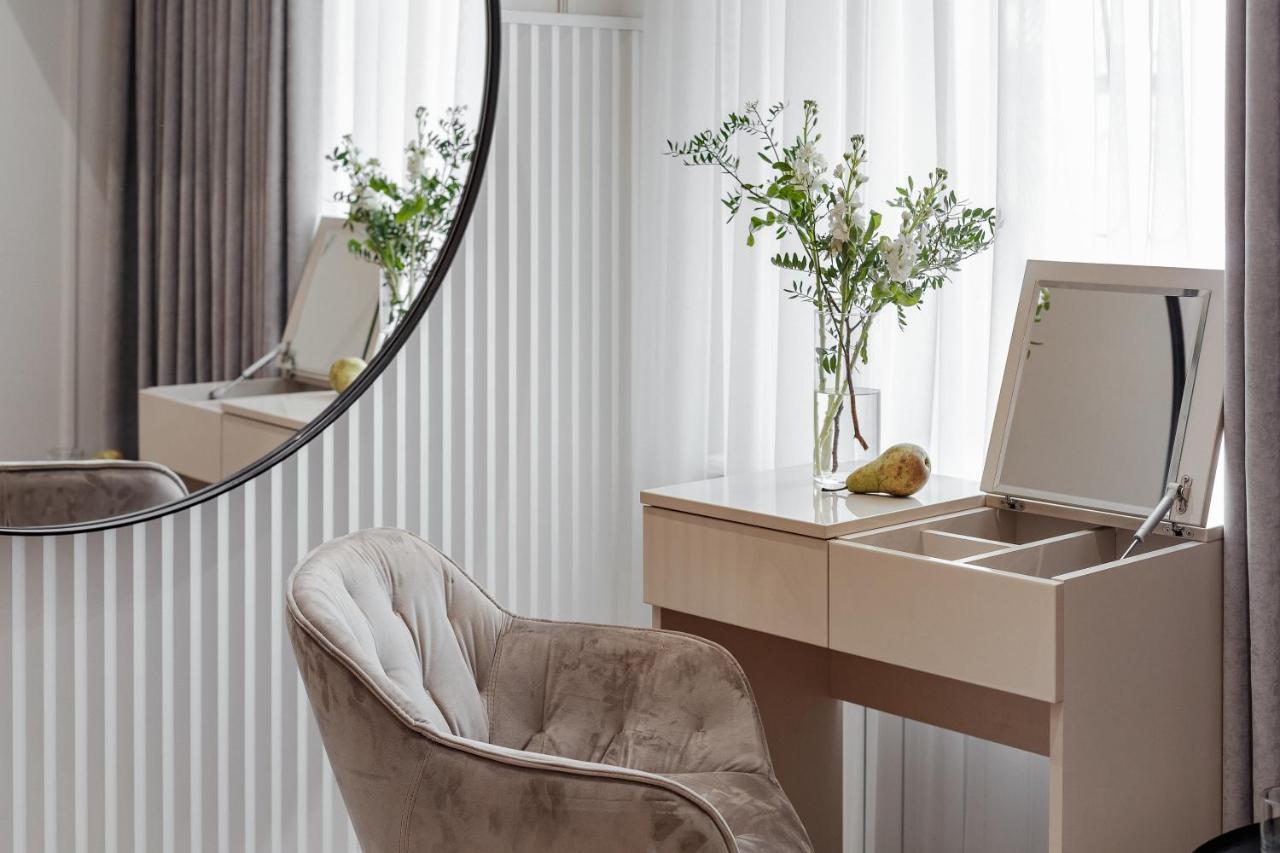New! Luxury Apartment In The Center Of Odessa Overlooking Deribasovskaya Str. Low Price! Bagian luar foto