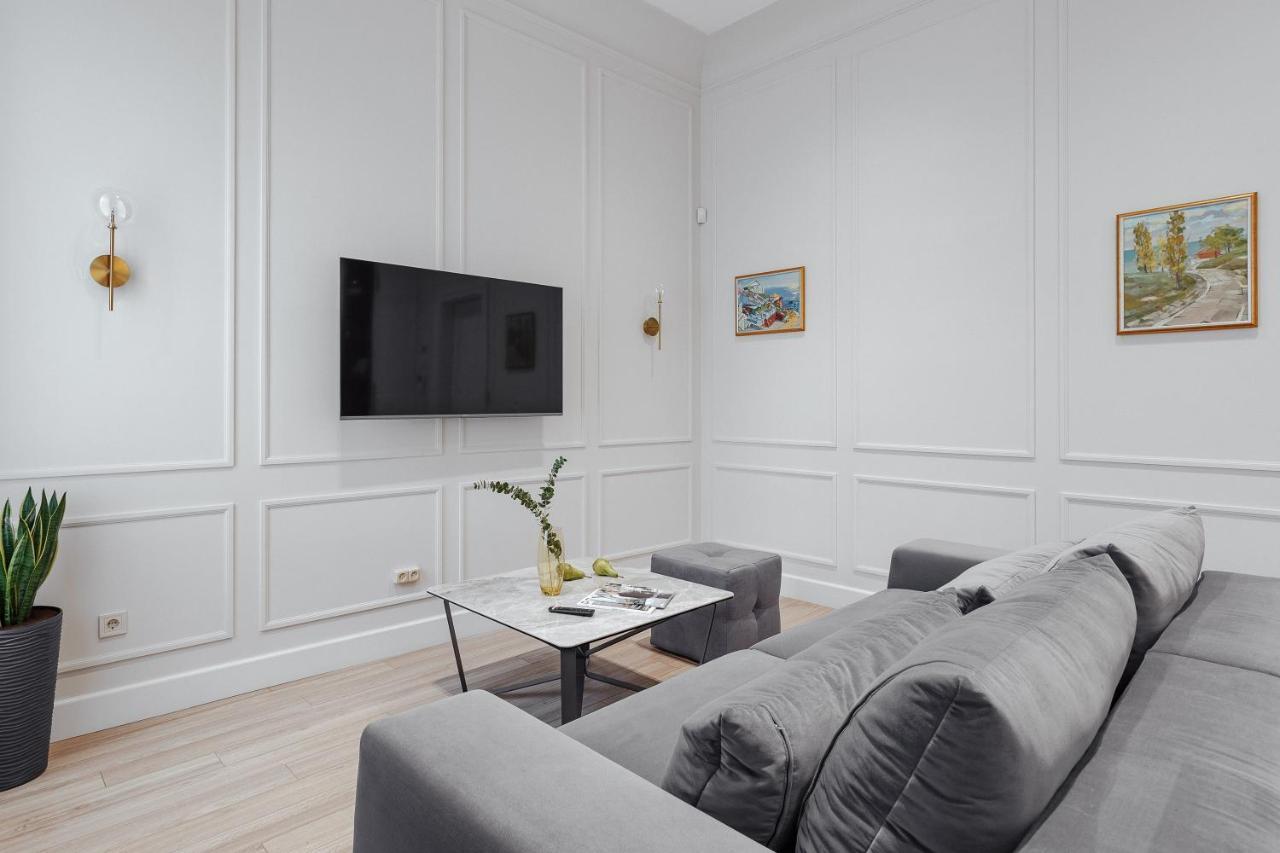 New! Luxury Apartment In The Center Of Odessa Overlooking Deribasovskaya Str. Low Price! Bagian luar foto