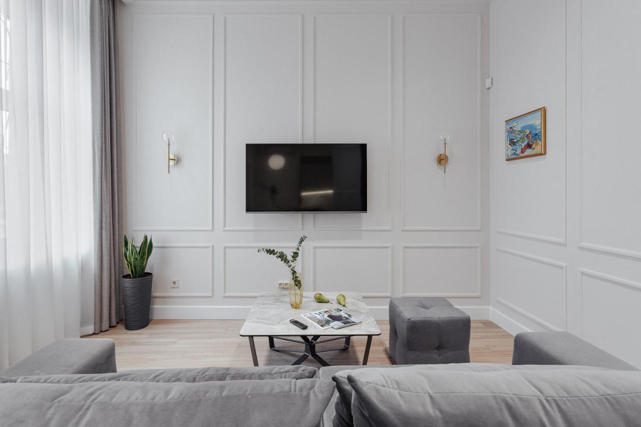 New! Luxury Apartment In The Center Of Odessa Overlooking Deribasovskaya Str. Low Price! Bagian luar foto
