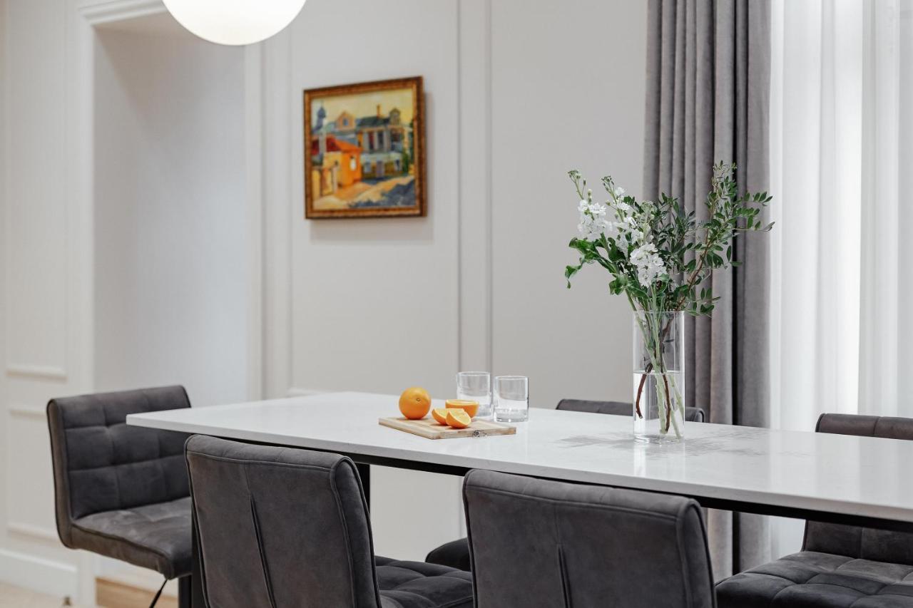 New! Luxury Apartment In The Center Of Odessa Overlooking Deribasovskaya Str. Low Price! Bagian luar foto