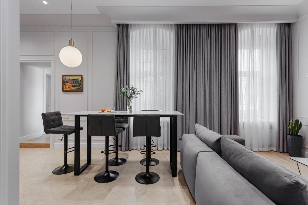 New! Luxury Apartment In The Center Of Odessa Overlooking Deribasovskaya Str. Low Price! Bagian luar foto